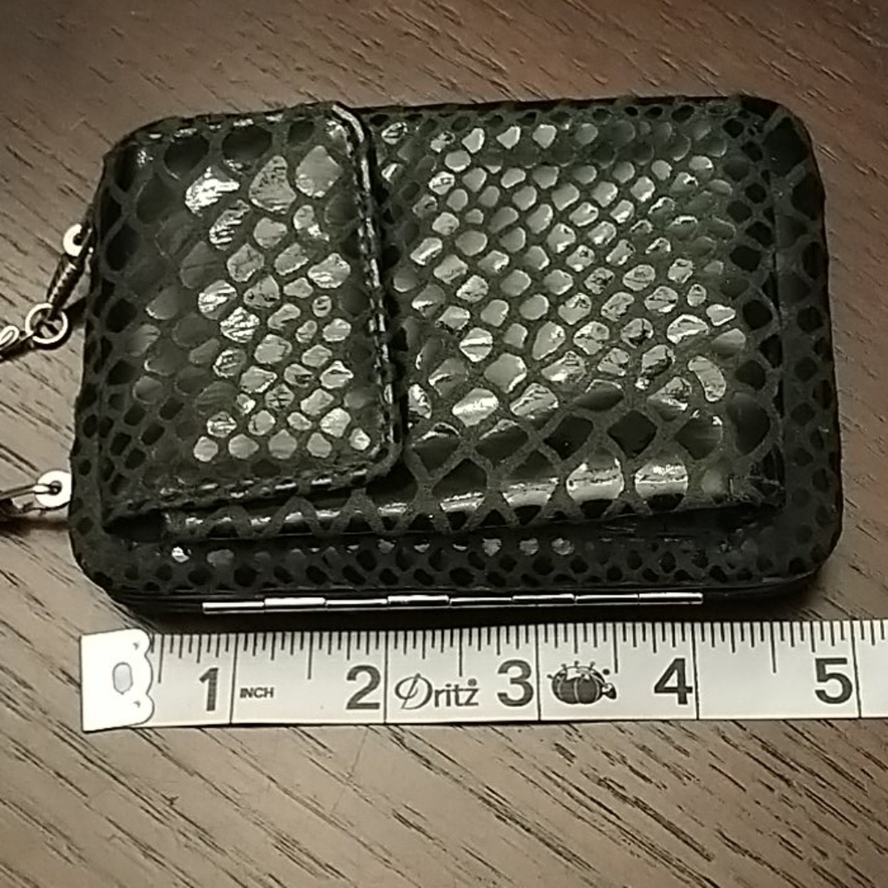 Small Wallet/Wristlet w Silver Chain to Crossbody